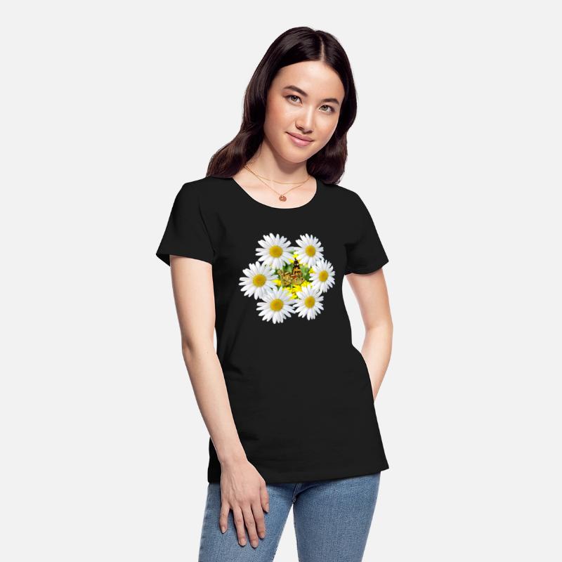 daisy flowerpattern butterfly insect daisies bloom